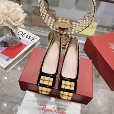 Roger Vivier flat shoes